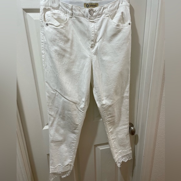 Used once Democracy White ankle lace hem high rise jean - Picture 2 of 3